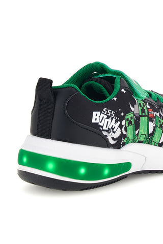 Schwarze und grüne Sneaker mit Leuchteffekten, Klettverschluss und Minecraft-Aufdruck K13005