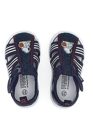 Geschlossene „First Steps“-Sandalen mit Jeansspitze und Snoopy-Streifen 0616109