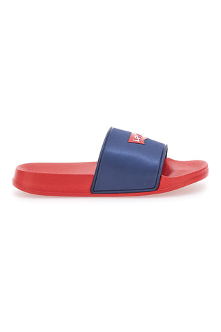 Rote Hausschuhe mit blauem Kontrastband