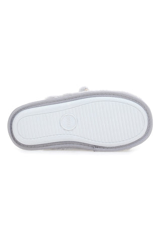 Die ersten 3 grauen Hausschuhe