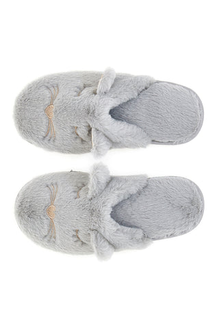 Die ersten 3 grauen Hausschuhe