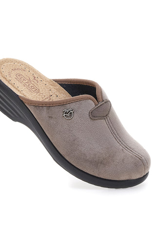 Pantofole taupe con plantare forato e zeppa comfort Fly Flot 90L80X68PE