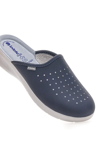 Inblu 5033 perforierte blaue Berufspantoffeln mit anatomischem Fußbett