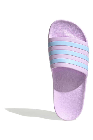 Lila Badeschuhe mit Adidas-Streifen Adilette Aqua