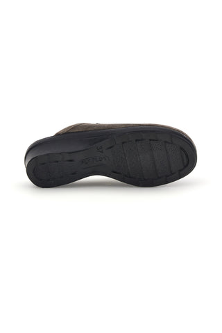 Taupefarbene Hausschuhe mit Herzstickerei Fly flot 90L70536PE