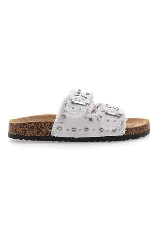 Ciabatte in denim bianco con doppia fascia sfrangiata e borchie Me & Me 12502