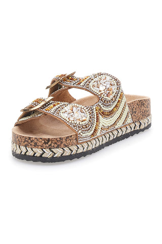 Kamelfarbene Hausschuhe mit doppelt verziertem Band Me & Me 14605