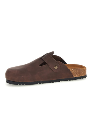 Braune Sabots aus echtem Leder mit verstellbarer Schnalle von Green Walk, Modell 335A013P