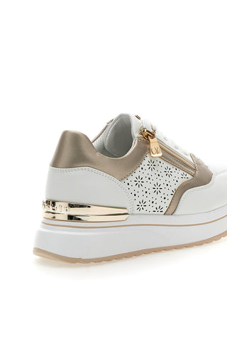 Weiße Schnürschuhe mit verziertem Obermaterial INBLU 426 IN