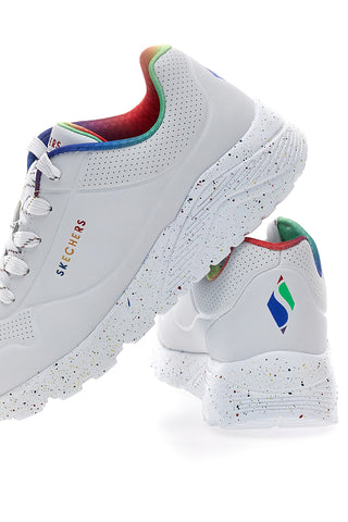 Weiße Sneakers mit Regenbogen-Sprenkelsohle Skechers Uno Lite Rainbow Speckle