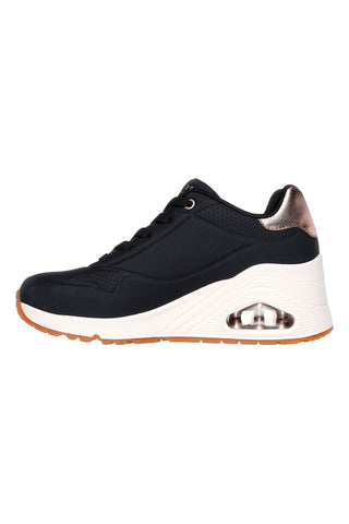 Schwarze Sneakers mit Keilabsatz und metallischen Details Skechers UNO Wedge Hi Steps