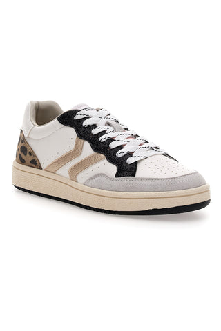 Weiße Turnschuhe mit Tierdetails Pittarello Capsule BT261130001