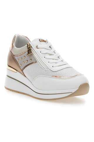 Weiße Sneaker mit roségoldenen Details und Inblu 486IN Keilabsatz