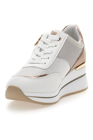 Weiße Sneaker mit roségoldenen Details und Inblu 486IN Keilabsatz