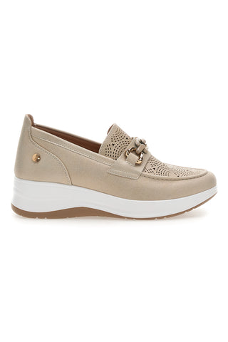 Inblu 67IC perforierte beige Slipper mit Clip und Keilabsatz