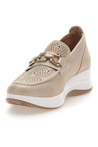 Slip on beige traforate con morsetto e zeppa Inblu 67IC