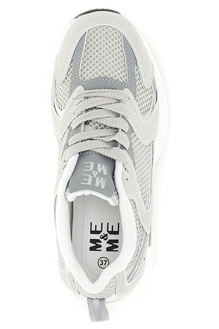 Graue Sneaker mit silbernen Einsätzen und dämpfender Sohle von Me & me B003