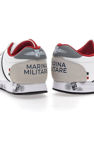 Grau-weiße Sneakers mit Schnürsenkeln Navy MM255