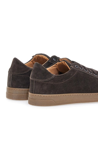 Braune Wildleder-Sneaker mit kontrastierender Sohle Ptr 3021