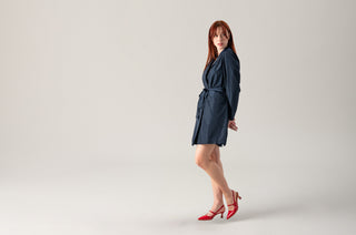 Come abbinare le scarpe a un vestito blu: guida completa