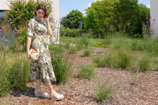 Come abbinare le espadrillas con zeppa? Idee di outfit per look estivi chic e versatili