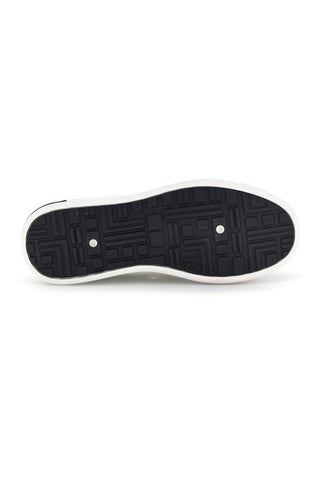 Weiße Turnschuhe mit kontrastierenden Einsätzen und Schnürsenkeln Carrera CAM643021038