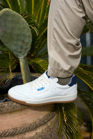 Sneaker bianca in vera pelle con dettagli blu Pittarello Plus S10