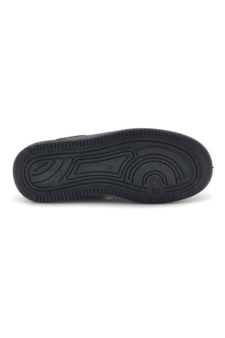 Schwarze Sneaker mit Lochmuster von Max Dillan B008