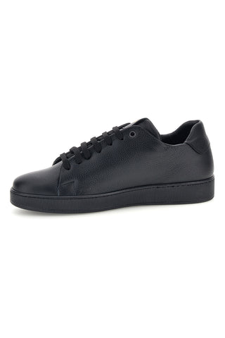 Schwarze Low-Top-Sneaker mit kontrastierendem Logo Ptr 3100