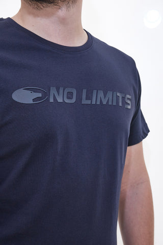 Blaues T-Shirt mit Rundhalsausschnitt und Logo auf der Vorderseite NO LIMTIS MATS049S24