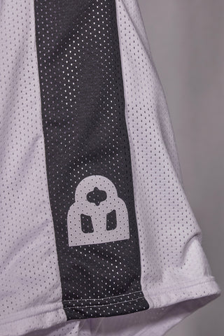BOARDMAN BRDM6 Kniehohe perforierte Sportshorts in Schwarz und Weiß