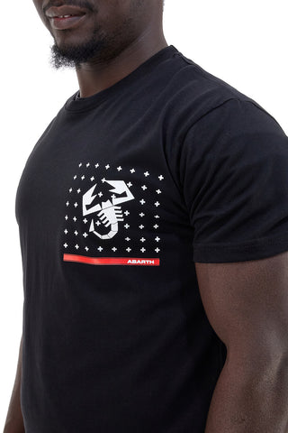 Schwarzes T-Shirt mit Brustdruck und roten Abarth-Details AH024TEA