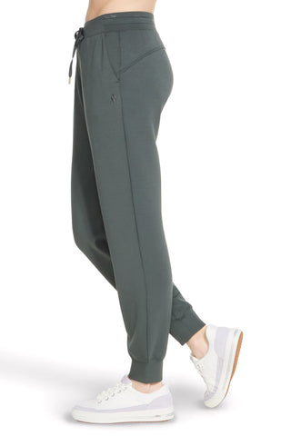 Weiche grüne Jogginghose mit Kordelzug von Skechers Cozy Luxe Jogger PT149