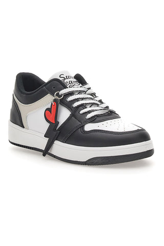 Schwarze Sneakers „Sweet Years 8580“.