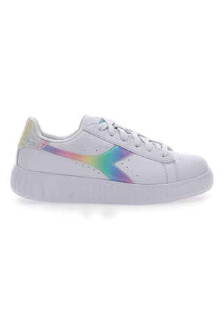 Weiße Sneakers mit Regenbogen-Logo von Diadora Game Step Bloom