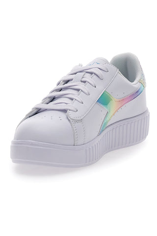 Weiße Sneakers mit Regenbogen-Logo von Diadora Game Step Bloom
