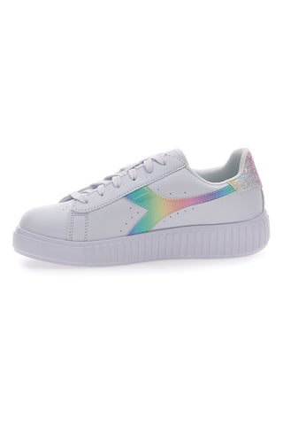 Weiße Sneakers mit Regenbogen-Logo von Diadora Game Step Bloom