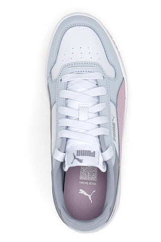 Puma Carina Street Sneakers in Weiß und Grau
