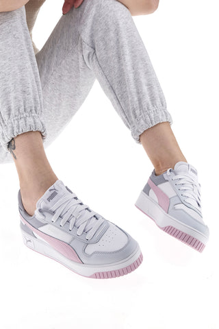 Puma Carina Street Sneakers in Weiß und Grau
