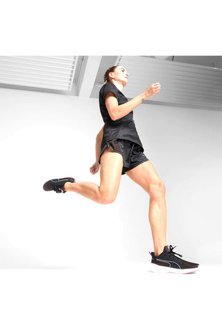 Schwarze Laufschuhe mit rosa Details Puma Sotfride Carson 31015404