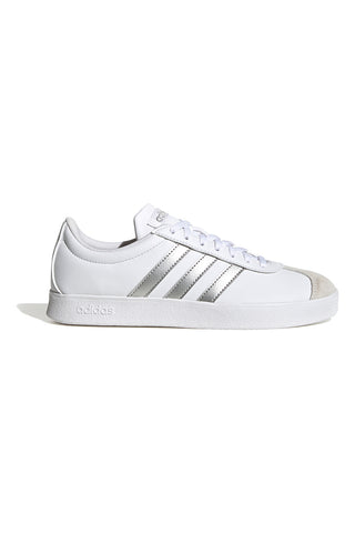 Weiße Turnschuhe mit silbernen Bändern Adidas VL Court Base