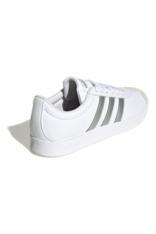 Weiße Turnschuhe mit silbernen Bändern Adidas VL Court Base