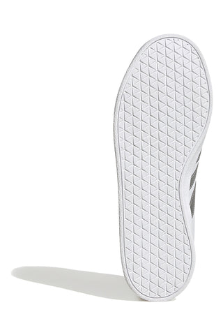 Weiße Turnschuhe mit silbernen Bändern Adidas VL Court Base