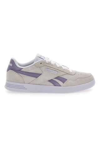 Beigefarbene Turnschuhe mit Mikrobläschen Reebok Court Advance