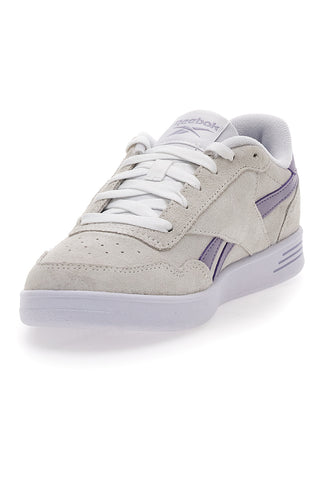 Beigefarbene Turnschuhe mit Mikrobläschen Reebok Court Advance