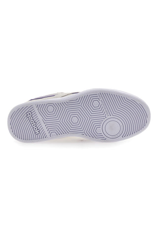 Beigefarbene Turnschuhe mit Mikrobläschen Reebok Court Advance