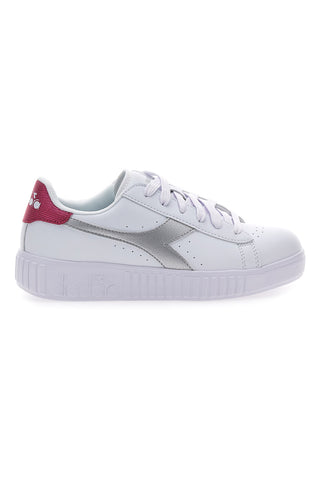 Weiße Sneakers mit silbernem Logo DIADORA GAME STEP METAL GS