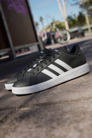 Adidas Grand Court Base 2 Schwarze Sneaker mit weißen 3-Streifen