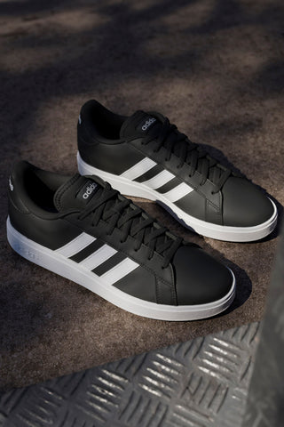 Adidas Grand Court Base 2 Schwarze Sneaker mit weißen 3-Streifen