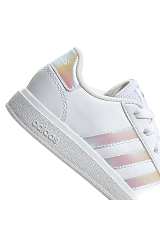 Adidas Grand Court 2 K – Weiße Sneakers mit schillernden Streifen